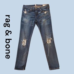 rag & bone skinny capri jeans in a classic medium wash denim. Size 29.